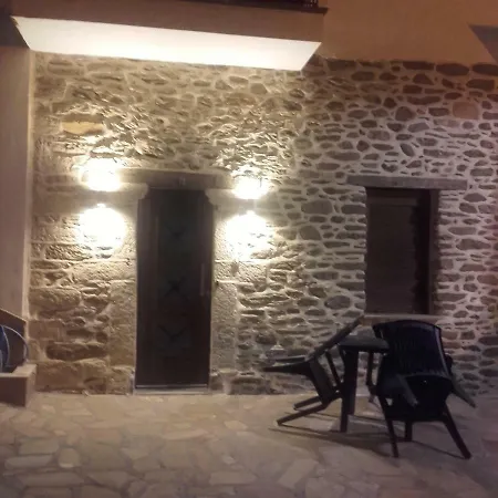 To Petrino Holidays House Casa vacanze Metagkitsi