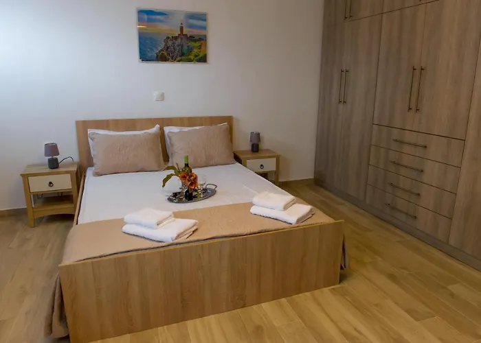 Дом отдыха To Petrino Holidays House Metagkitsi